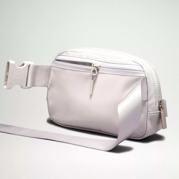 NWT LULULEMON 1L EVERYWHERE BELT BAG SILVER DROP w VAPOR PURPLE BLUE GREEN LOGO - Picture 4 of 6